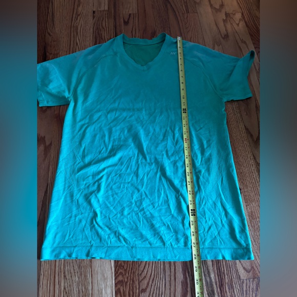Lululemon Men’s Metal Tech V-Neck Short Sleeve Shirt - Medium - Picture 8 of 9